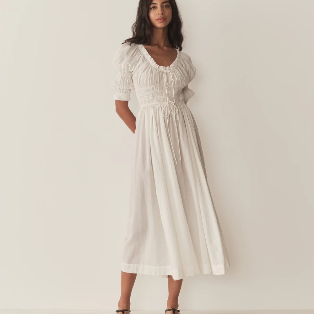 Doen Elegant White Long Sleeve Dress